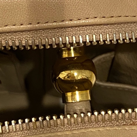 Authentic classic  Chanel chevron handbag - Picture 16 of 17